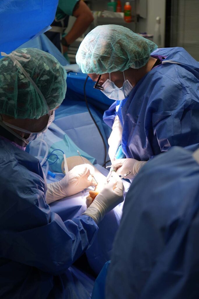 Cirugias-avanzadas-del-equipo-de-traumatologia